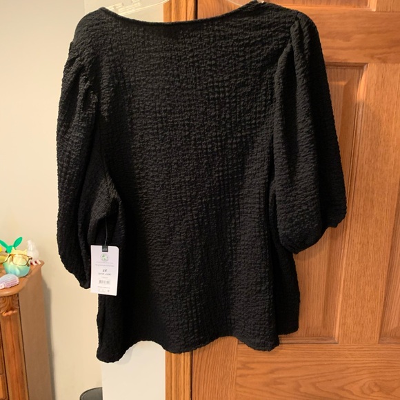 New Terra And Sky Women’s Black Crinkle Top Size 2X (20W-22W) - Picture 3 of 7